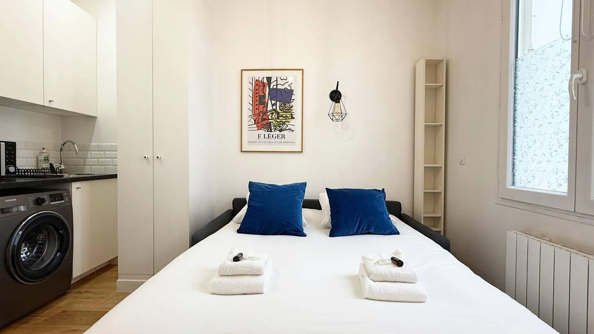 Апартаменты Charming Studio For 2 Guest - 2Min Walk From Metro Париж Франция